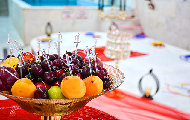 Eskişehir Termal Otel Lidya Park Gelin Hamamı, Lidya Park termal otel olarak Gelin hamamını gelinin güzel ve eğlenceli bir gün geçirmesi için havuz, göbek taşı hamam güzel bir şekilde süslenerek hazırlanır. 3 Saat Boyunca müzik defler eşliğinde eğlenceli bir zaman geçirilir